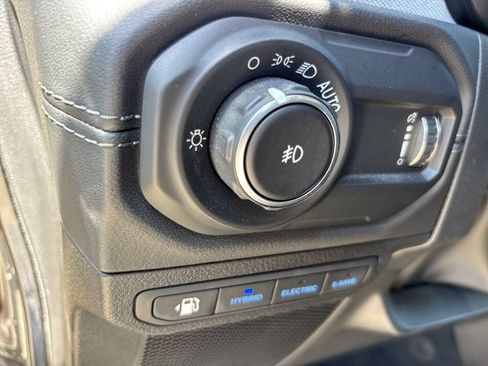 Used 2024 Jeep Wrangler Unlimited Sahara AWD/4WD image 22