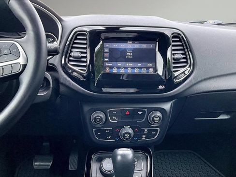 Used 2018 Jeep Compass Latitude w/ Popular Equipment Group AWD/4WD image 10