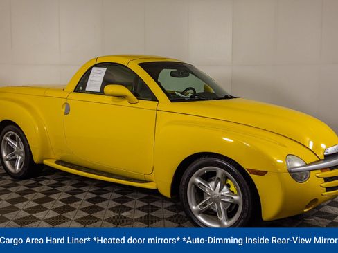Used 2004 Chevrolet SSR w/ Preferred Equipment Group RWD image 14
