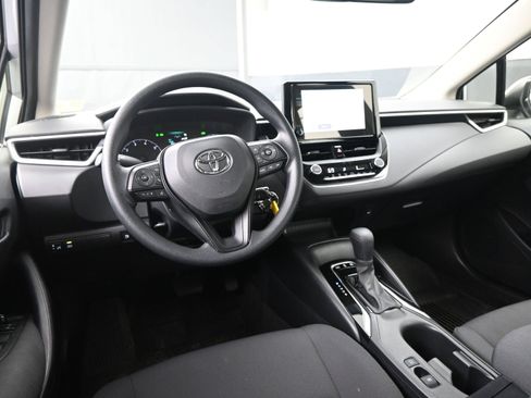 Used 2025 Toyota Corolla LE image 19