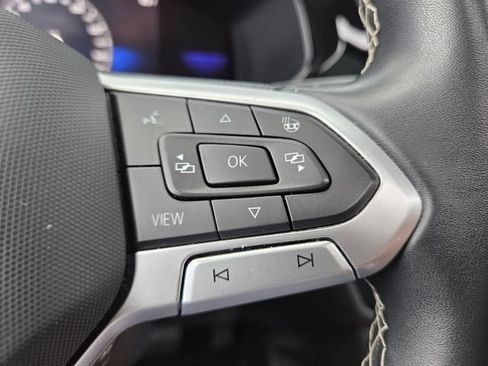 Used 2023 Volkswagen Taos SE w/ Panoramic Sunroof Package FWD image 21