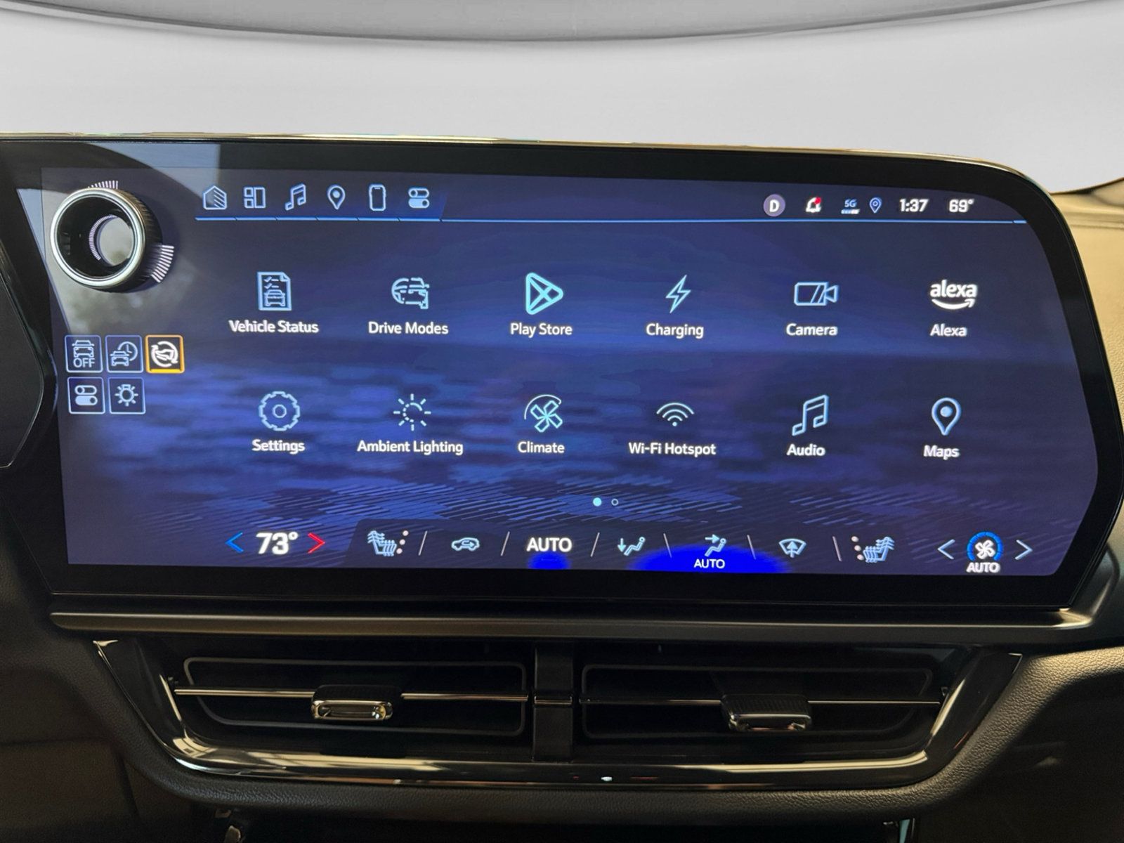 Used 2024 Chevrolet Equinox EV RS FWD image 13