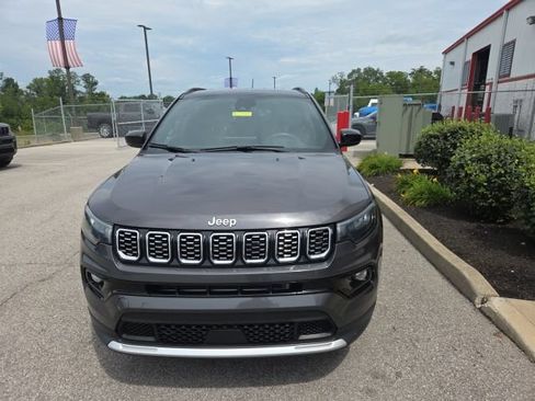 Used 2024 Jeep Compass Limited AWD/4WD image 2