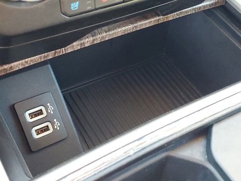 Used 2018 Ford F250 Lariat w/ Chrome Package image 25