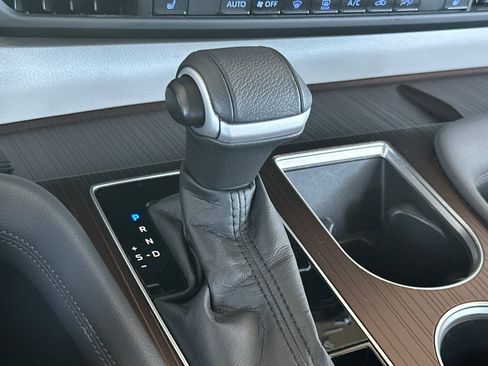 Used 2022 Toyota Sienna XLE FWD image 23