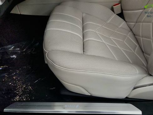 Used 2023 BMW i7 xDrive60 AWD/4WD image 49