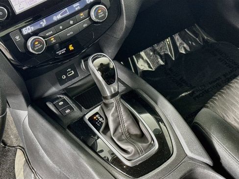 Used 2020 Nissan Rogue SV w/ Premium Package AWD/4WD image 19