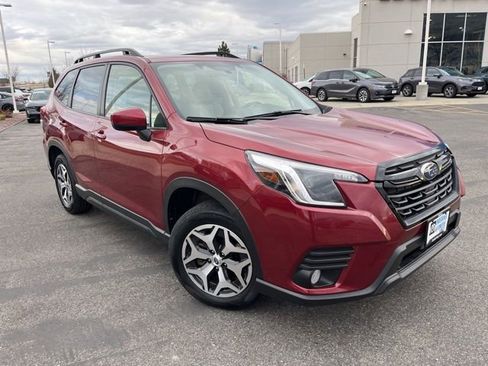 Used 2023 Subaru Forester Premium image 2
