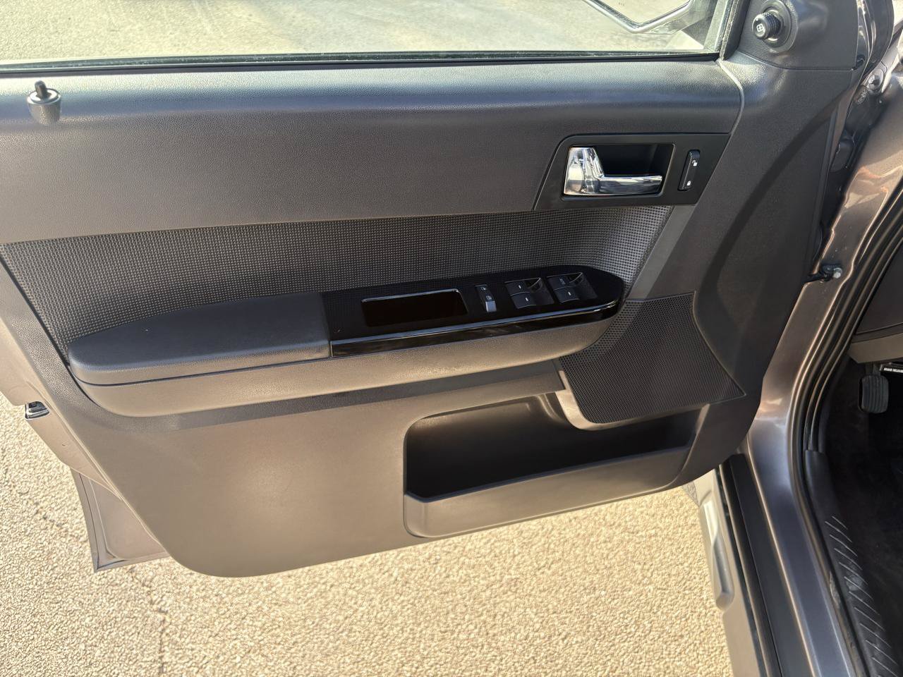 Used 2009 Ford Escape Limited FWD image 33