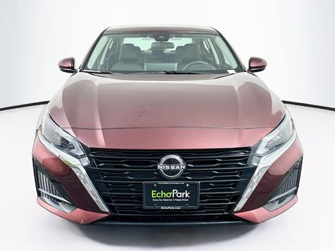 Used 2023 Nissan Altima 2.5 SV w/ SV Premium Package FWD image 2