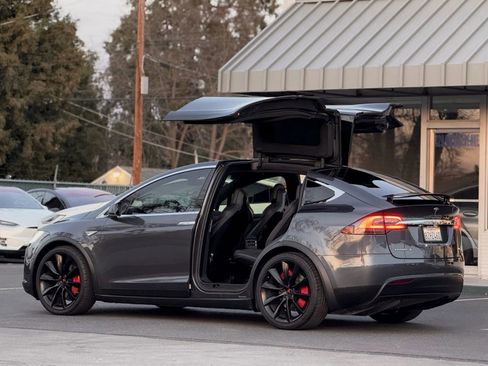 Used 2016 Tesla Model X 90D image 7
