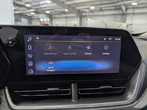 Used 2024 Chevrolet Trax ACTIV w/ Sunroof Package FWD image 22