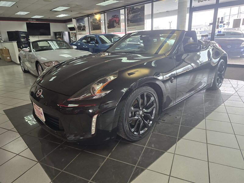 Used 2019 Nissan 370Z Roadster RWD image 1