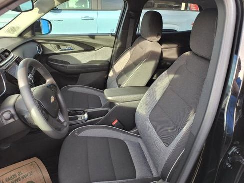 Used 2023 Chevrolet TrailBlazer LT w/ Convenience Package AWD/4WD image 8