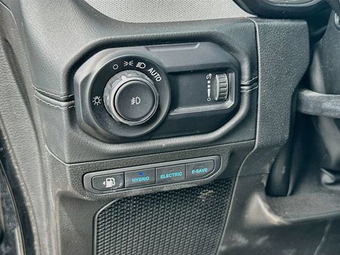 Used 2024 Jeep Wrangler Unlimited Sahara AWD/4WD image 10