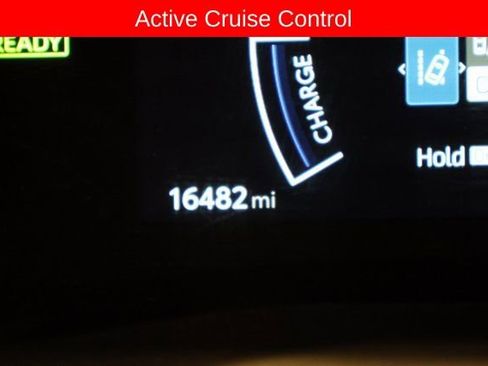 Used 2025 Toyota Camry SE image 17