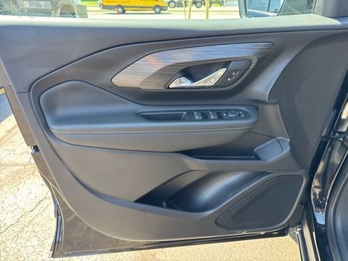 Used 2023 GMC Terrain SLE w/ Driver Convenience Package FWD image 8