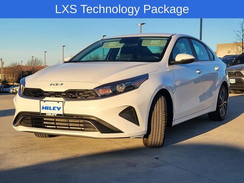 Used 2024 Kia Forte LXS w/ LXS Technology Package image 2
