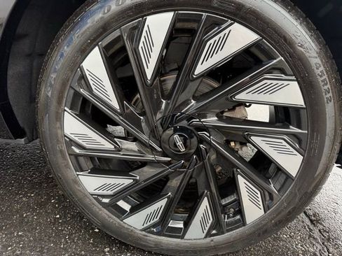 Used 2025 Lincoln Nautilus Reserve w/ Jet Appearance Package image 8