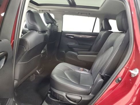 Used 2023 Toyota Highlander Platinum image 23