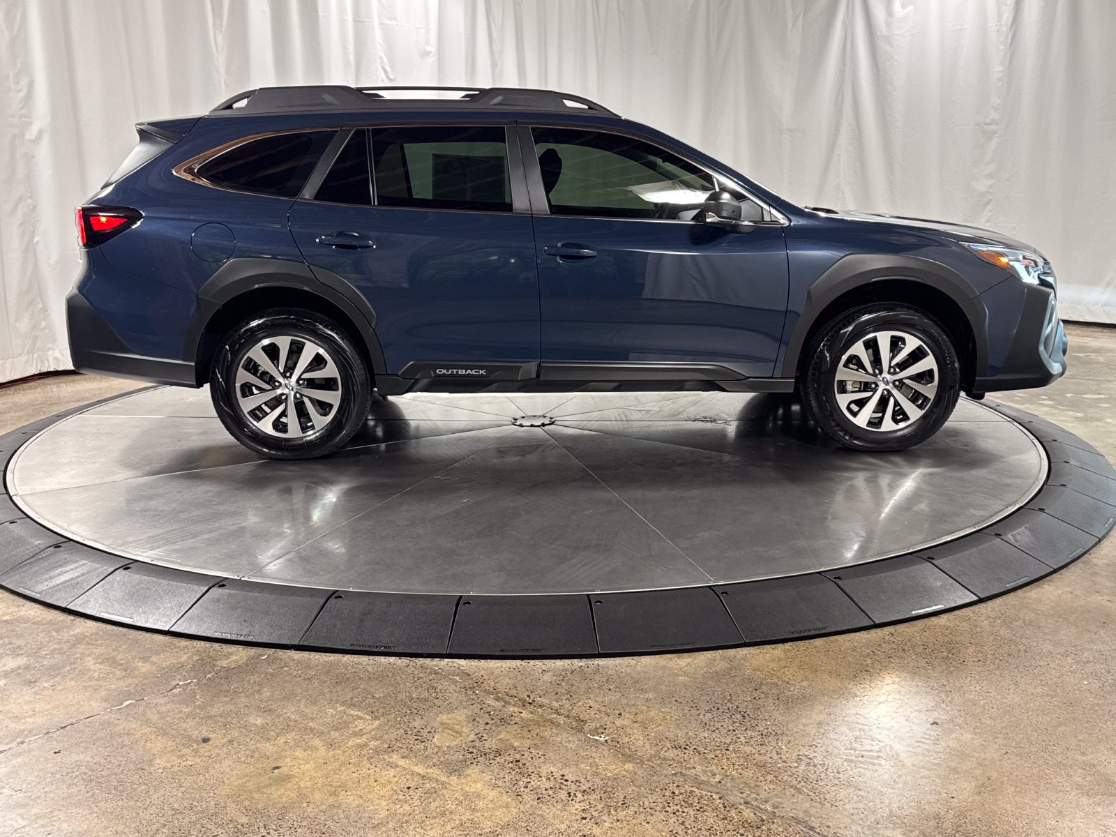 Used 2025 Subaru Outback AWD/4WD image 9