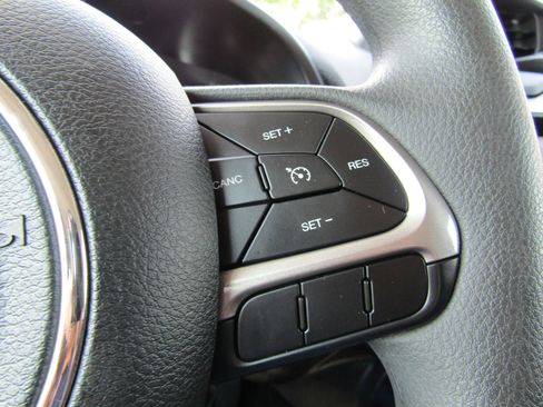 Used 2022 Jeep Renegade Sport w/ Sport Appearance Group AWD/4WD image 32