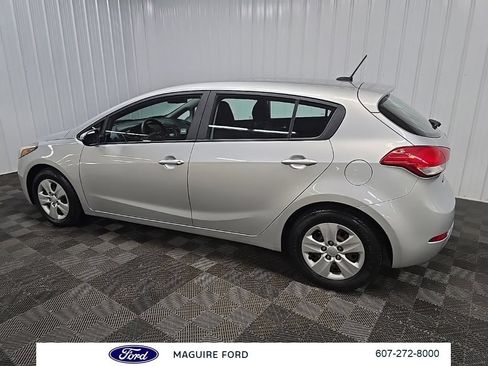 Used 2017 Kia Forte LX FWD image 5