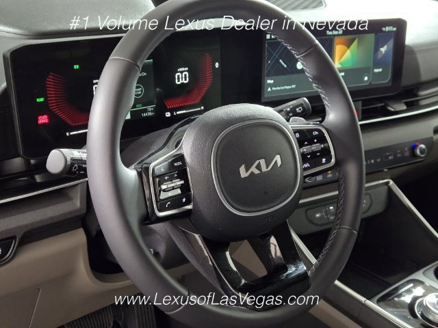 Used 2025 Kia Carnival EX FWD image 28