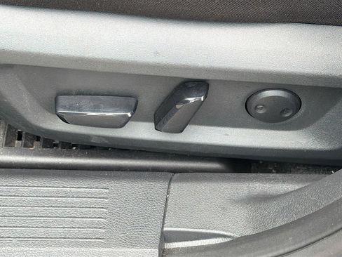 Used 2023 Nissan Rogue SV image 24