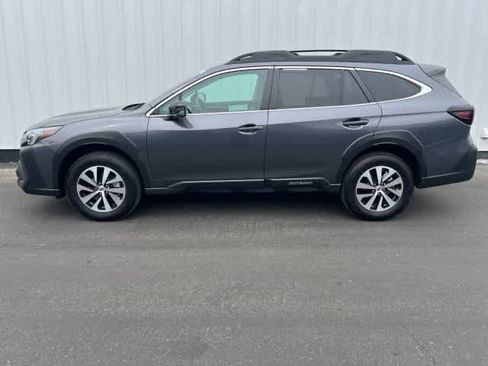 Used 2025 Subaru Outback Premium image 3