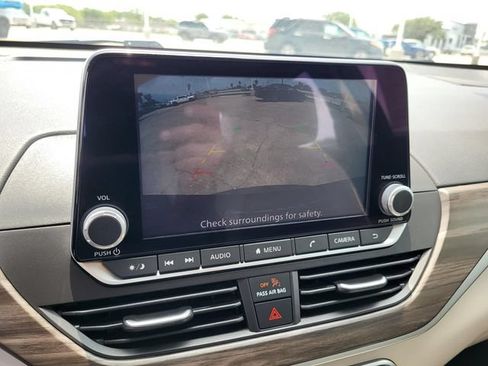 Used 2025 Nissan Altima 2.5 SV FWD image 8