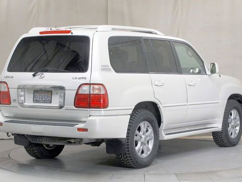 Used 2005 Lexus LX 470 4WD image 2