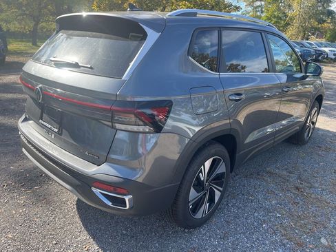 New 2025 Volkswagen Taos SE image 5