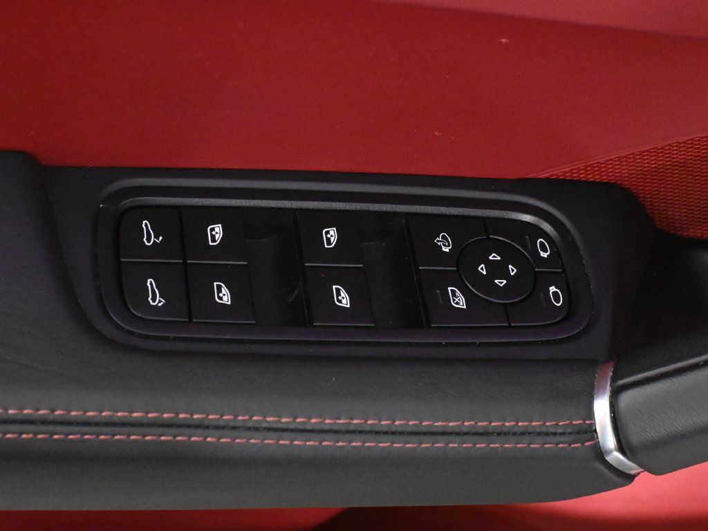 Used 2023 Porsche Cayenne AWD/4WD image 33