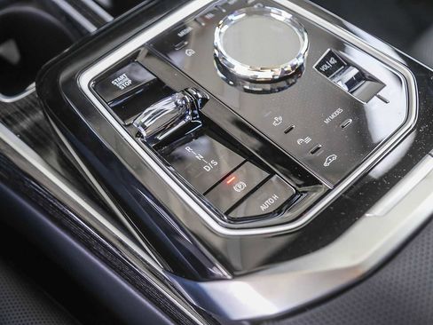 New 2026 BMW 750e xDrive w/ Premium Package image 16