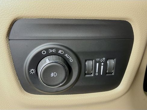 Used 2023 Jeep Grand Cherokee Limited AWD/4WD image 14