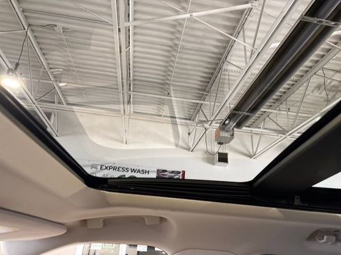 Used 2020 Ford Explorer XLT w/ Equipment Group 202A image 21