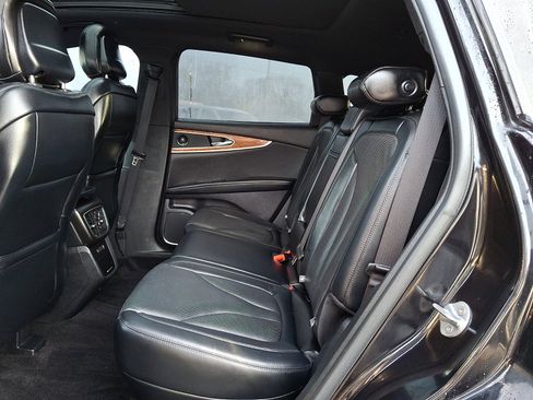 Used 2020 Lincoln Nautilus Reserve image 10