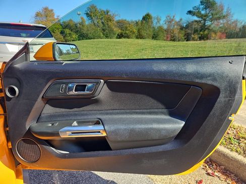 Used 2018 Ford Mustang Premium image 16