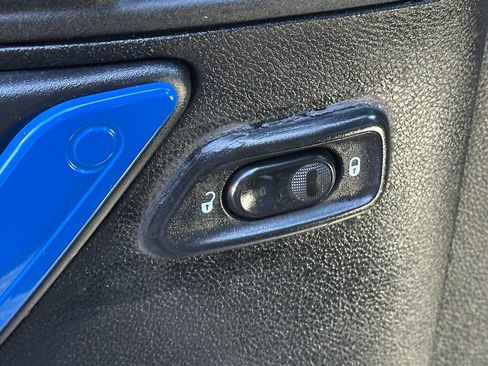 Used 2012 Jeep Wrangler Unlimited Sahara image 12