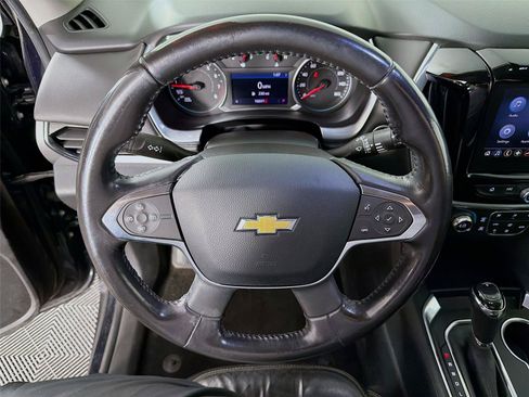 Used 2020 Chevrolet Traverse LT AWD/4WD image 3