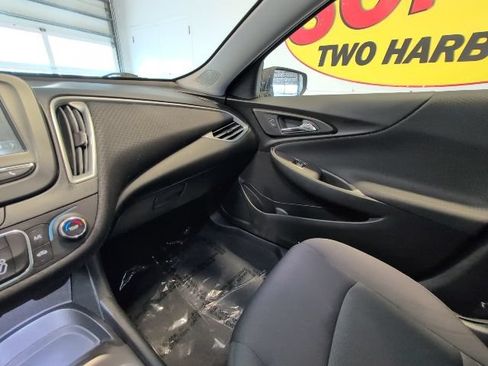 Used 2017 Chevrolet Malibu LS FWD image 25