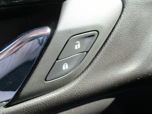 Used 2023 GMC Acadia SLE w/ Driver Convenience Package image 32