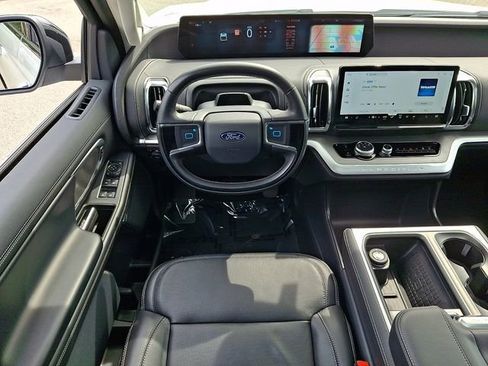 Used 2025 Ford Expedition Max Platinum AWD/4WD image 13