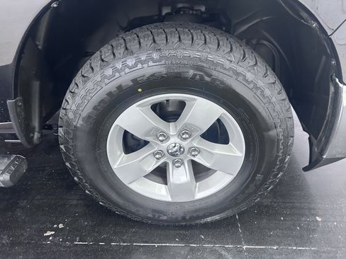 Used 2019 RAM 1500 Classic SLT w/ Luxury Group AWD/4WD image 18