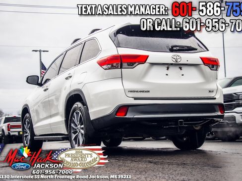 Used 2018 Toyota Highlander XLE image 3