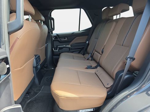 Used 2025 Toyota 4Runner Limited AWD/4WD image 14