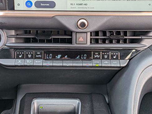 Certified 2025 Toyota Crown Signia AWD/4WD image 31
