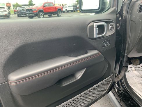 Used 2022 Jeep Wrangler Unlimited Rubicon w/ Cold Weather Group image 13