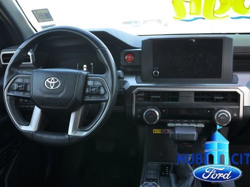 Used 2025 Toyota 4Runner 4WD image 19